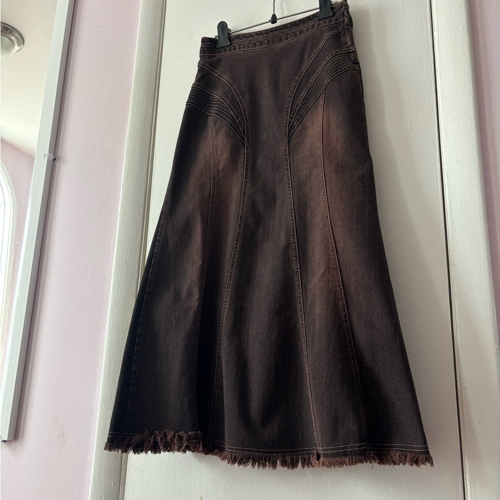 the item Korean brand. length 33inch waist 26. is too big size for me.
